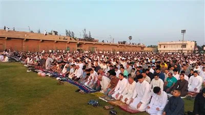 المواطنون يقيمون صلاة عيد الأضحى في ميادين الشرقية