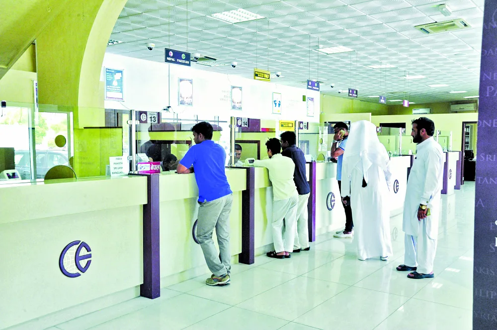 ملاك الصرافات لـ الشرق: ارتفاع الطلب على الريال السعودي نتيجة موسم الحج ملاك الصرافات لـ الشرق: ارتفاع الطلب على الريال السعودي نتيجة موسم الحج