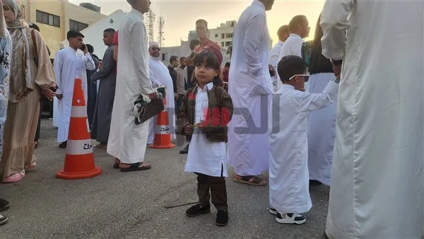 أطفال مطروح يرتدون الملابس البدوية في صلاة عيد الأضحى المبارك أطفال مطروح يرتدون الملابس البدوية في صلاة عيد الأضحى المبارك