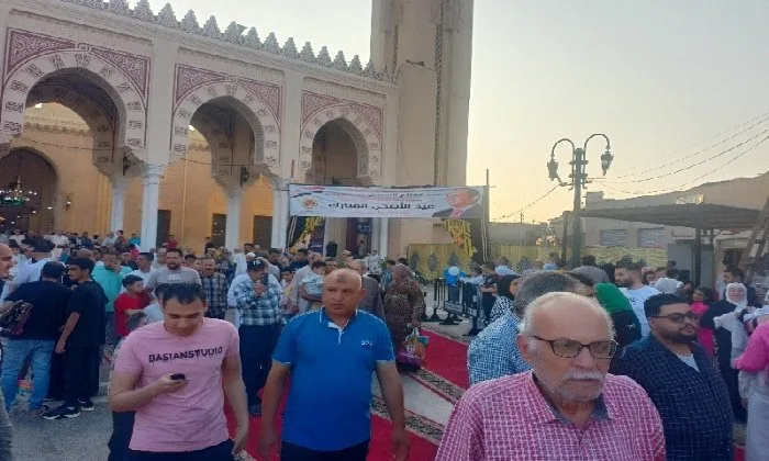 آلاف المصلين يحتفلون بعيد الأضحى في المسجد الأحمدي بطنطا بحضور محافظ الغربية آلاف المصلين يحتفلون بعيد الأضحى في المسجد الأحمدي بطنطا بحضور محافظ الغربية