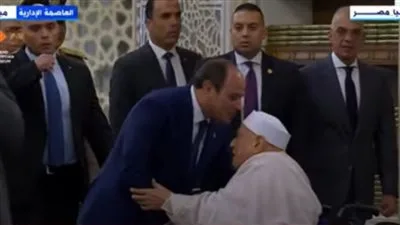 تقدير للعلم والمعلمين: الرئيس السيسي يهم بدعوة أحمد عمر هاشم في صلاة عيد الأضحى المبارك. تقدير للعلم والمعلمين: الرئيس السيسي يهم بدعوة أحمد عمر هاشم في صلاة عيد الأضحى المبارك.