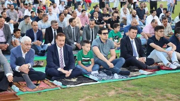 محافظ المنوفية يقيم صلاة عيد الأضحى في ساحة نادي جمهورية شبين محافظ المنوفية يقيم صلاة عيد الأضحى في ساحة نادي جمهورية شبين