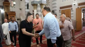 محافظ البحر الأحمر يشارك في صلاة العيد في مسجد عبدالمنعم رياض بحضور آلاف المواطنين في ساحة الميناء الكبير.