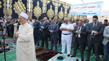 محافظ بني سويف يبارك المواطنين بعيد الأضحى من ساحة مسجد عمر بن عبدالعزيز