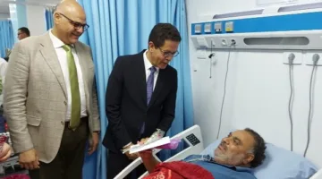 محافظ القليوبية ورئيس جامعة بنها يحتفلان بعيد الأضحى مع مرضى المستشفيات