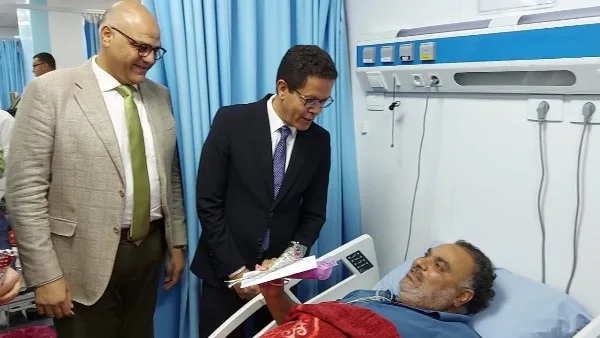 محافظ القليوبية ورئيس جامعة بنها يحتفلان بعيد الأضحى مع مرضى المستشفيات