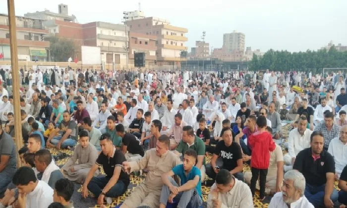 آلاف من المواطنين يحتفلون بأداء صلاة عيد الأضحى في الساحة الشعبية بالشرقية آلاف من المواطنين يحتفلون بأداء صلاة عيد الأضحى في الساحة الشعبية بالشرقية