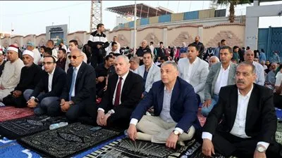 محافظ الإسماعيلية يحتفل بعيد الأضحى في ساحة “الملاعب المفتوحة” بحضور جماهيري كبير محافظ الإسماعيلية يحتفل بعيد الأضحى في ساحة “الملاعب المفتوحة” بحضور جماهيري كبير