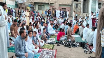 في أجواء احتفالية روحانية، المئات من المصلين يؤدون صلاة عيد الأضحى في ساحة المسجد البحري بالفيوم.