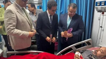 محافظ القليوبية ورئيس جامعة بنها يحتفلان بعيد الأضحى مع المرضى في المستشفى الجامعي