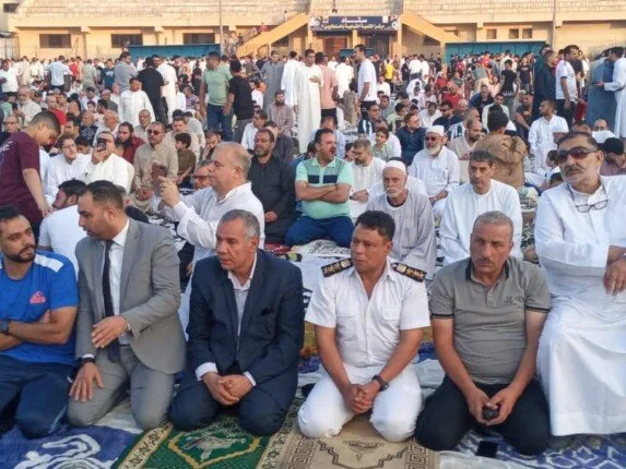 آلاف المصلين يكتظون في «استاد السنبلاوين» لأداء صلاة عيد الأضحى المبارك آلاف المصلين يكتظون في «استاد السنبلاوين» لأداء صلاة عيد الأضحى المبارك