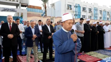 محافظ الإسماعيلية يشارك في صلاة عيد الأضحى في الساحة الرياضية المفتوحة