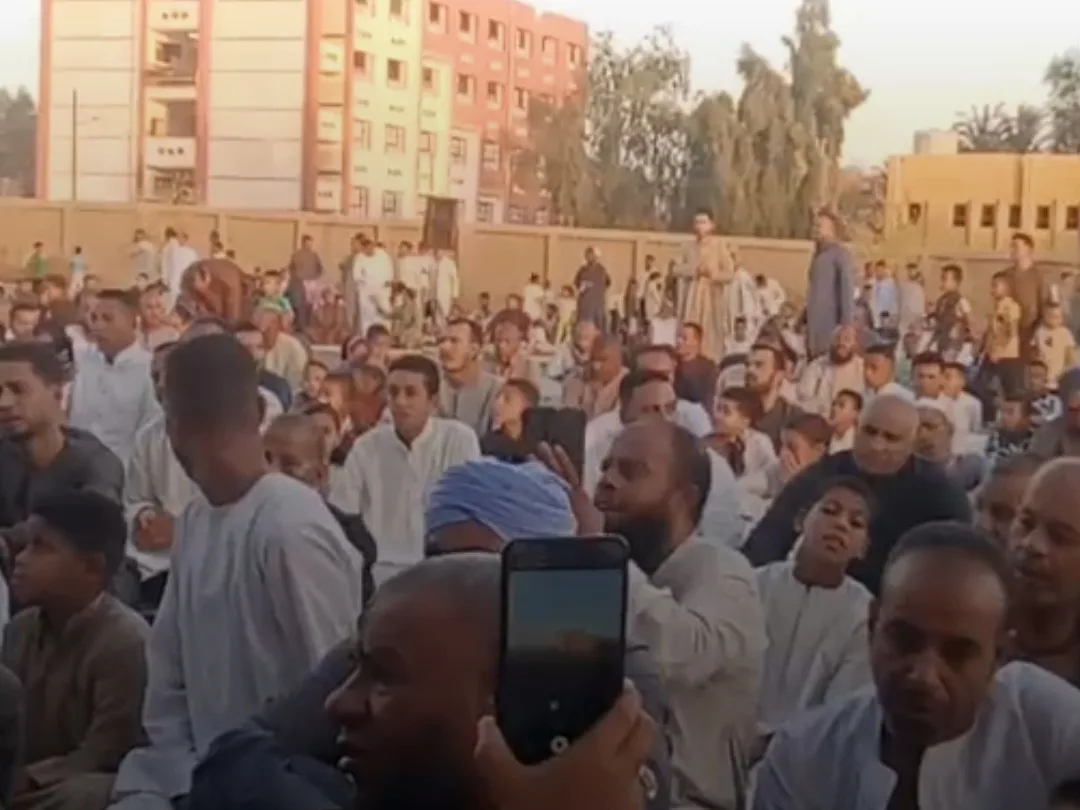 أهالي قنا يحتفلون بعيد الأضحى في 3064 مسجدًا و100 موقع مفتوح. أهالي قنا يحتفلون بعيد الأضحى في 3064 مسجدًا و100 موقع مفتوح.