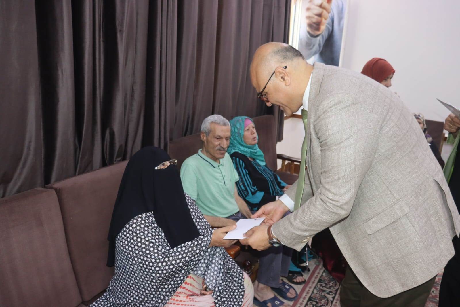 توزيع الهدايا