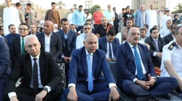 محافظ المنيا يحتفل بصلاة عيد الأضحى على كورنيش النيل
