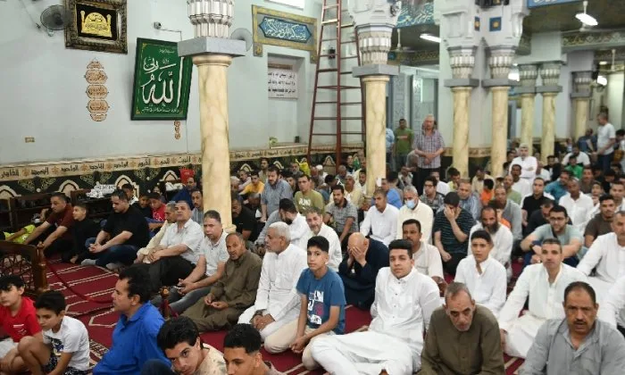 في أجواء من الروحانية، الآلاف من المصلين يؤدون صلاة عيد الأضحى في البحيرة في أجواء من الروحانية، الآلاف من المصلين يؤدون صلاة عيد الأضحى في البحيرة