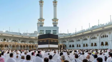 لحظات روحانية مؤثرة.. المسلمون يحتفلون بعيد الفطر في الحرمين الشريفين (صور)