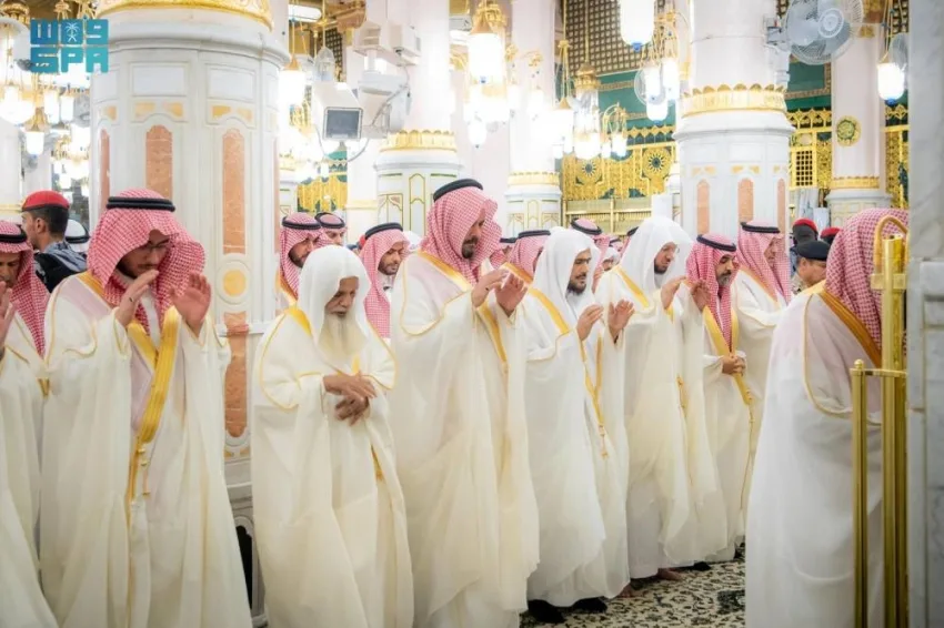 أداء صلاة العيد الكبير في المسجد النبوي أداء صلاة العيد الكبير في المسجد النبوي