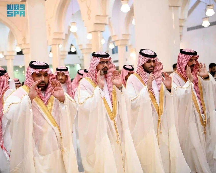 أمير منطقة جازان ونائبه يشاركان في صلاة عيد الأضحى