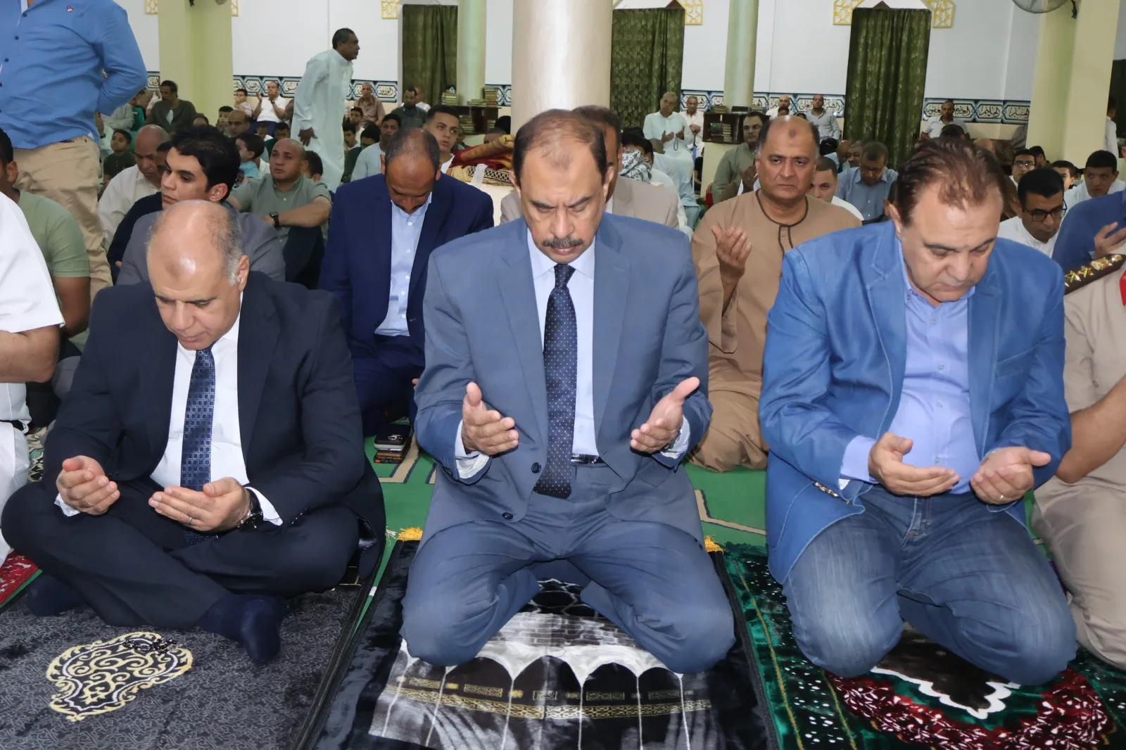 محافظ سوهاج يشارك في صلاة عيد الأضحى بمسجد الشرطة بحضور القيادات الأمنية محافظ سوهاج يشارك في صلاة عيد الأضحى بمسجد الشرطة بحضور القيادات الأمنية
