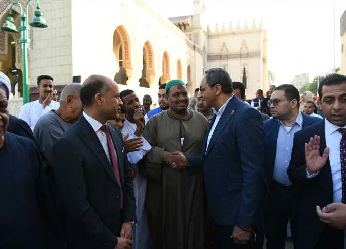 محافظ قنا يشارك في صلاة عيد الأضحى بمسجد سيدي عبد الرحيم القنائي (صور) محافظ قنا يشارك في صلاة عيد الأضحى بمسجد سيدي عبد الرحيم القنائي (صور)
