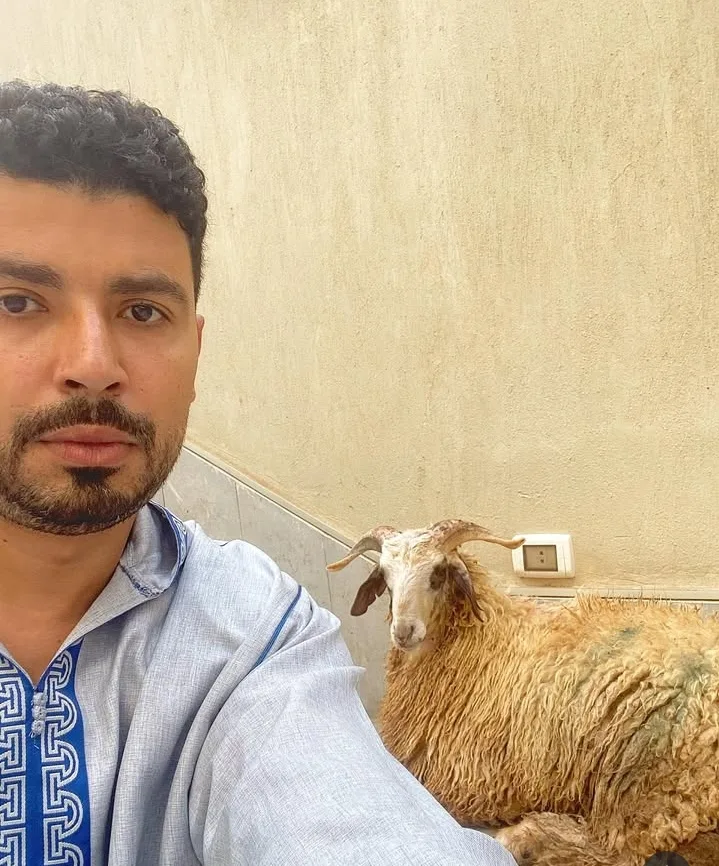 محمد أنور يحتفل بالعيد مع جمهوره بأسلوب فكاهي محمد أنور يحتفل بالعيد مع جمهوره بأسلوب فكاهي