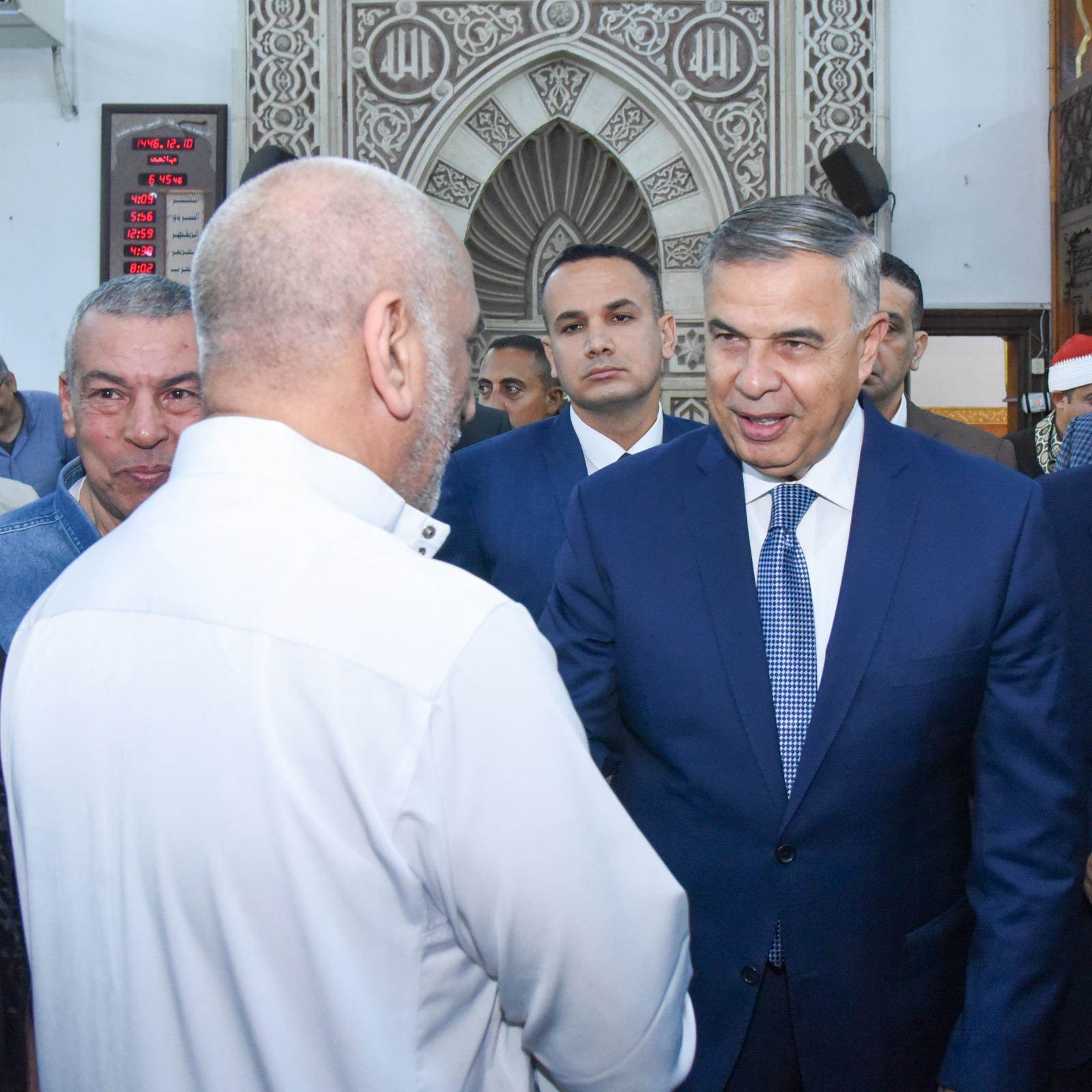 محافظ الإسكندرية يؤدي صلاة عيد الأضحى المبارك بمسجد سيدي جابر بنطاق حي شرق