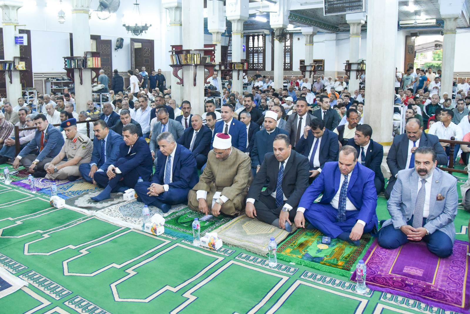 محافظ الإسكندرية يؤدي صلاة عيد الأضحى المبارك بمسجد سيدي جابر بنطاق حي شرق