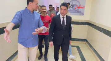 نائب محافظ سوهاج يلتقي بأطفال معهد الأورام ويقدم الهدايا والحلويات