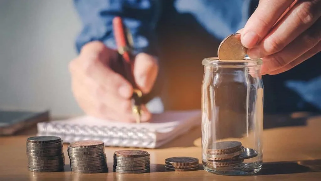 العوائد الثابتة والمتغيرة لحسابات التوفير: اكتشف الفرق بينهما العوائد الثابتة والمتغيرة لحسابات التوفير: اكتشف الفرق بينهما