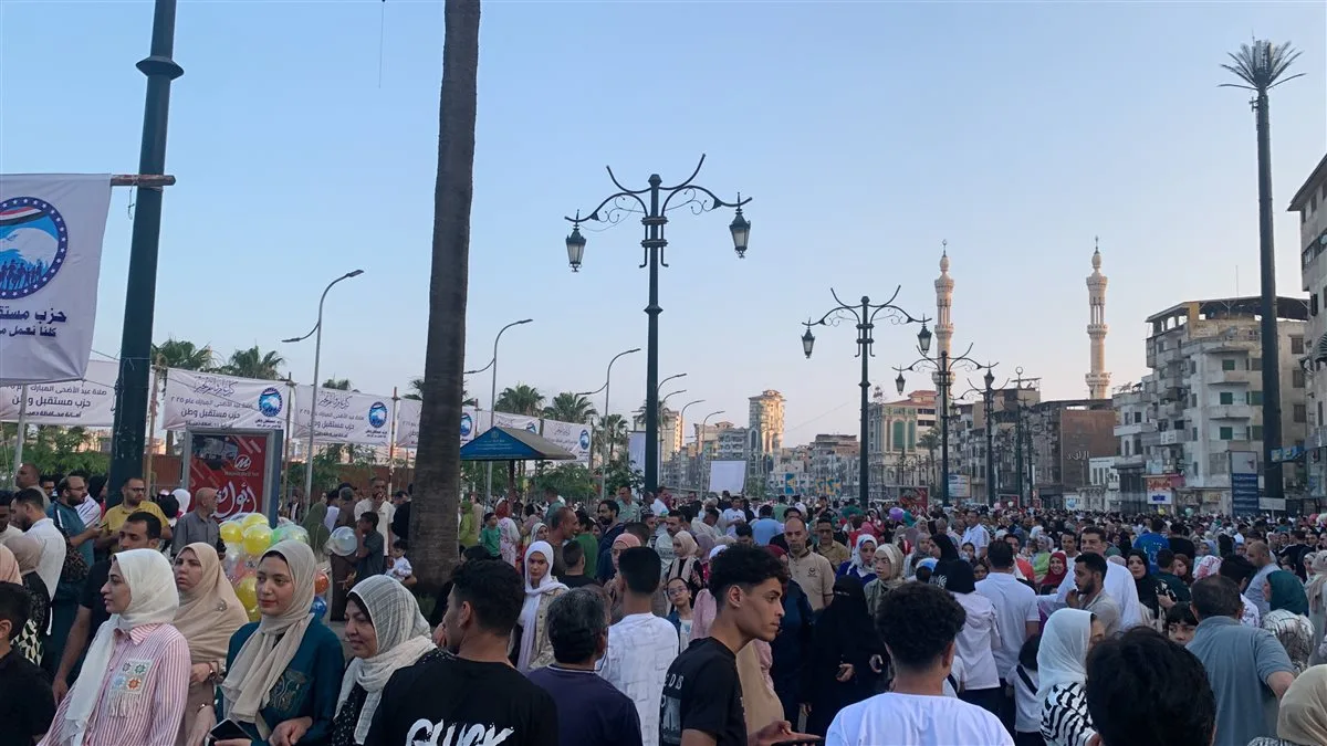 تنوع الإقبال الجماهيري على كورنيش دمياط وشواطئ رأس البر خلال عيد الأضحى