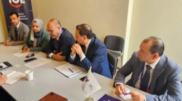 وزير العمل يجتمع مع وفد من المنظمة الدولية لرجال الأعمال لتعزيز التعاون في المجالات المشتركة.