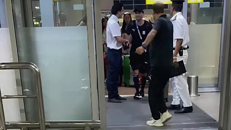 تعليق فكاهي من ناقد على سفر زيزو إلى أمريكا للانضمام لبعثة الأهلي