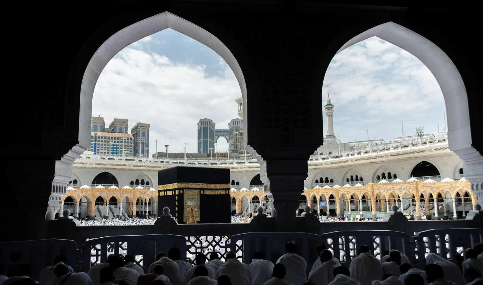 خطيب عيد الأضحى في المسجد الحرام: المسلم يجب أن يتواصل مع الله مباشرة دون وسائط. خطيب عيد الأضحى في المسجد الحرام: المسلم يجب أن يتواصل مع الله مباشرة دون وسائط.