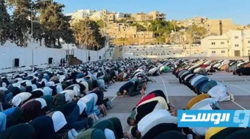 المئات يحتفلون بالعيد في ساحة «الصحابة» بمدينة درنة