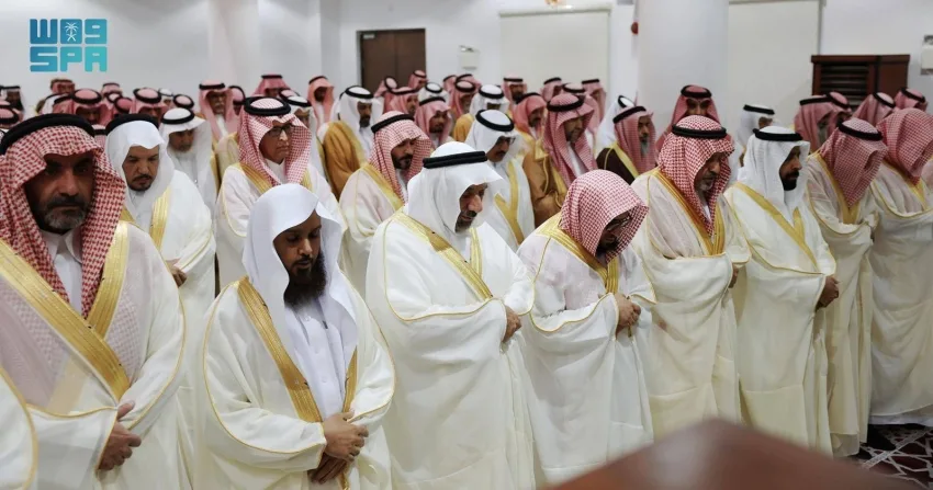 أمير نجران يشارك في صلاة عيد الأضحى أمير نجران يشارك في صلاة عيد الأضحى