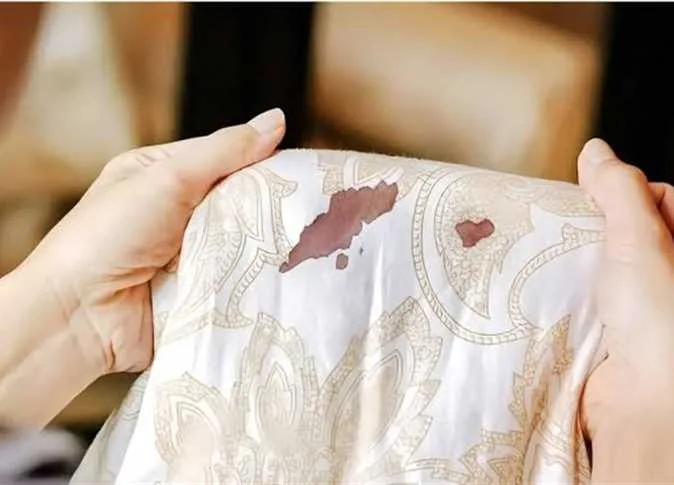 تخلص من بقع الدم على الملابس خلال عيد الأضحية: 5 حلول سهلة بمكونات موجودة في كل بيت تخلص من بقع الدم على الملابس خلال عيد الأضحية: 5 حلول سهلة بمكونات موجودة في كل بيت