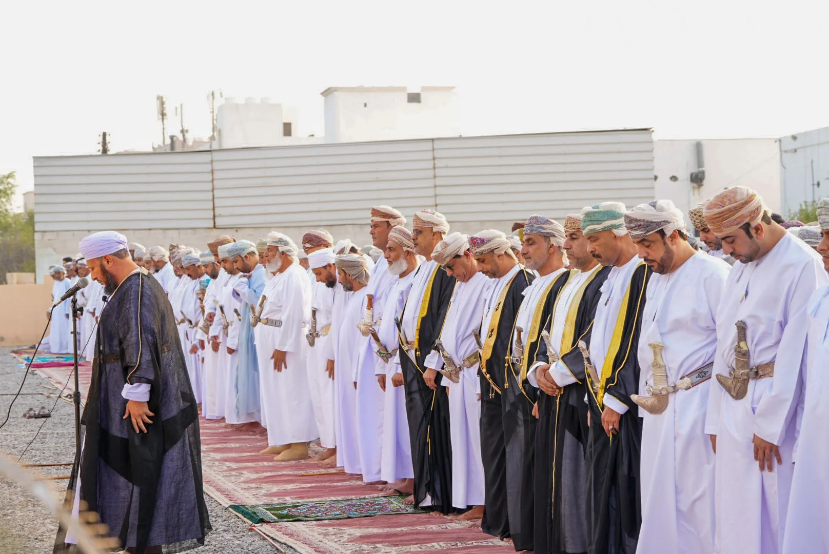 محافظ جنوب الباطنة يشارك في صلاة عيد الأضحى المبارك في ولاية المصنعة محافظ جنوب الباطنة يشارك في صلاة عيد الأضحى المبارك في ولاية المصنعة