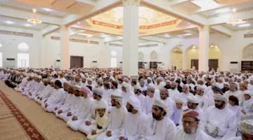 محافظ الوسطى يؤدي صلاة عيد الأضحى في ولاية الجازر