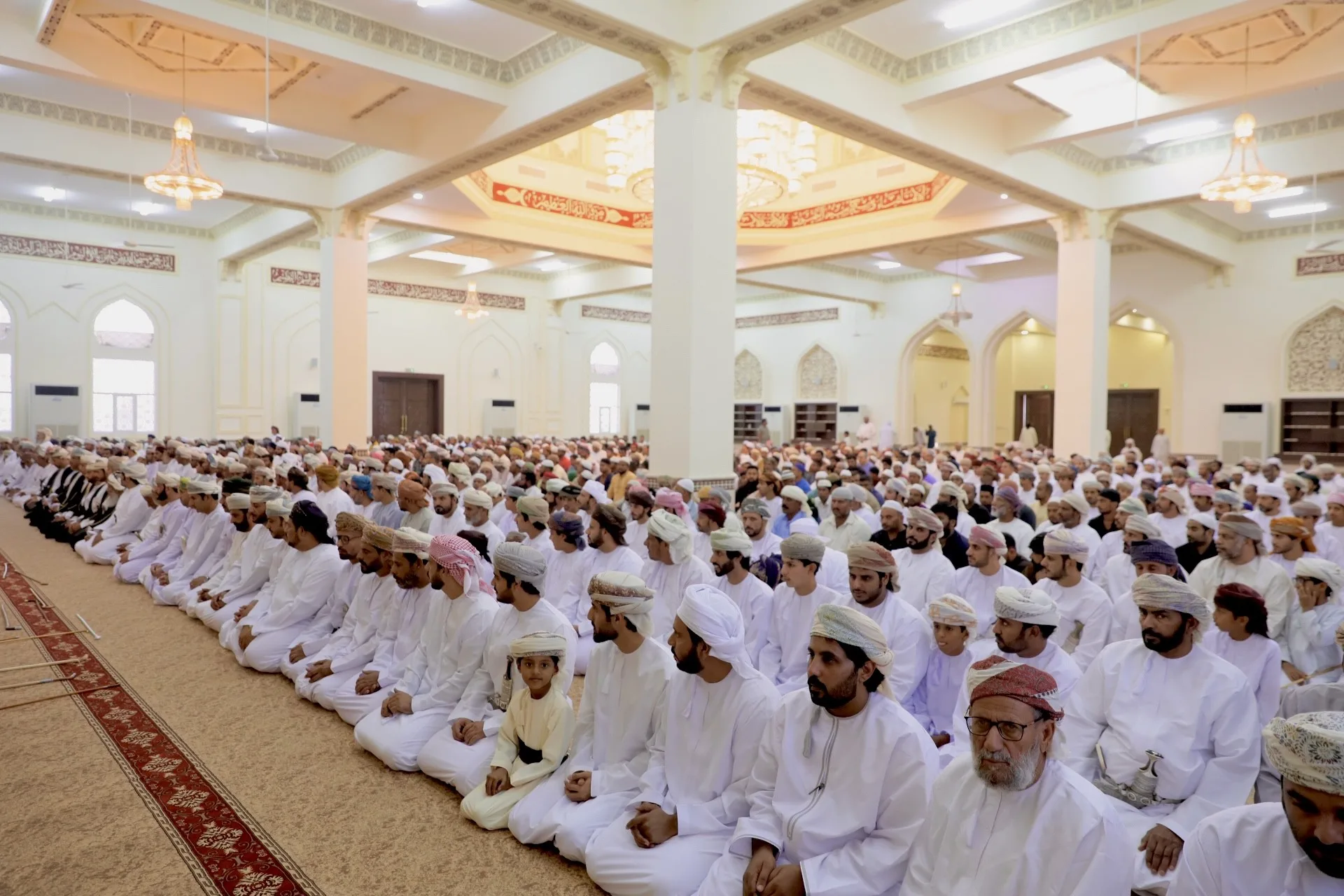 محافظ الوسطى يؤدي صلاة عيد الأضحى في ولاية الجازر محافظ الوسطى يؤدي صلاة عيد الأضحى في ولاية الجازر