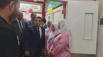 محافظ الدقهلية يزور مستشفى التأمين الصحي في سندوب ويقدم الكعك للمرضى (صور)