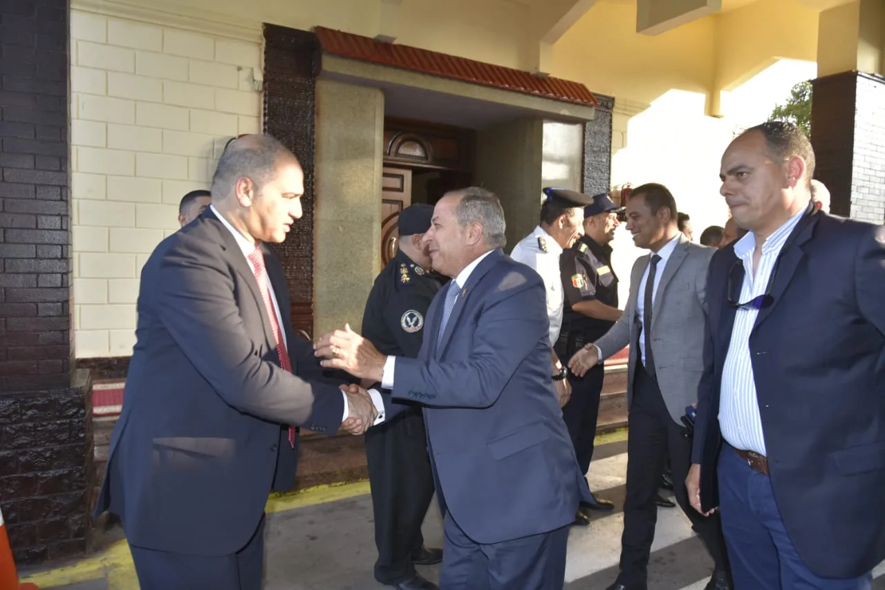 حبشى يتفقد قوات الأمن في بورسعيد خلال أول أيام عيد الأضحى حبشى يتفقد قوات الأمن في بورسعيد خلال أول أيام عيد الأضحى