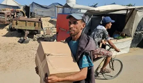 تقارير إسرائيلية: الجماعة المسلحة المدعومة منّا في غزة تعتمد على التهريب والابتزاز وليس لديها اهتمام بالقضية الفلسطينية.