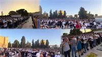 آلاف الفلسطينيين يحيون صلاة عيد الأضحى في المسجد الأقصى المبارك