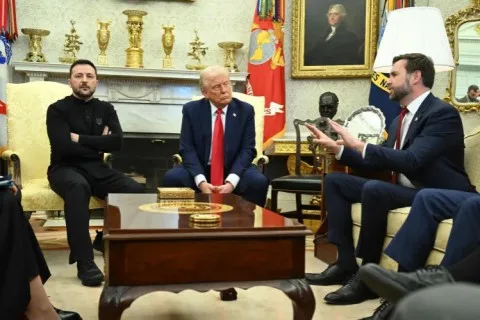 موقع ‘ذا أتلانتيك’: البيت الأبيض يشعر بالاستياء من هجمات أوكرانيا على روسيا ويعيد النظر في دعمها موقع ‘ذا أتلانتيك’: البيت الأبيض يشعر بالاستياء من هجمات أوكرانيا على روسيا ويعيد النظر في دعمها