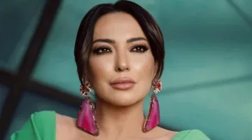 أمل عرفة تحتفل بعيد الأضحى من أمام برج إيفل.