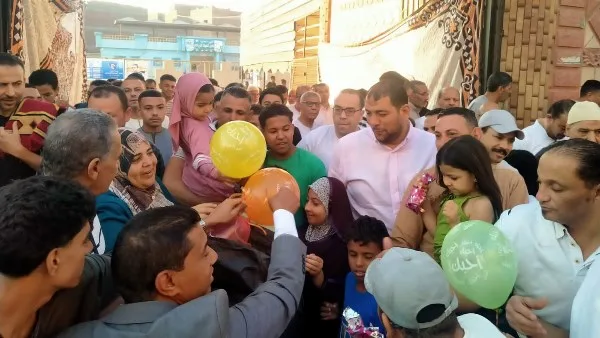 رئيس مدينة العياط يشارك المواطنين احتفالات عيد الأضحى ويقوم بزيارة المستشفى لمتابعة سير العمل هناك رئيس مدينة العياط يشارك المواطنين احتفالات عيد الأضحى ويقوم بزيارة المستشفى لمتابعة سير العمل هناك