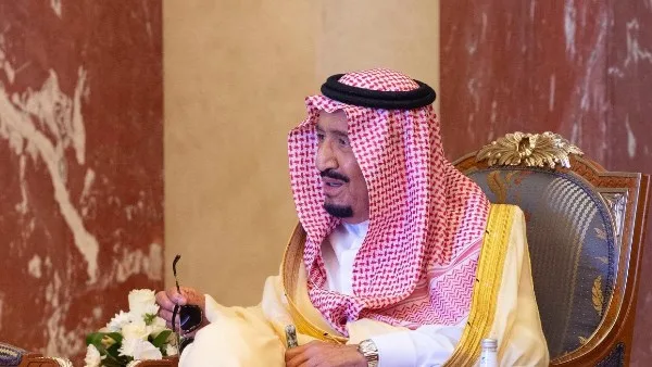 خادم الحرمين الشريفين: أرفع دعائي إلى الله أن يجلب عيد الأضحى المبارك الخير والسلام والمحبة للأمة والعالم كله. خادم الحرمين الشريفين: أرفع دعائي إلى الله أن يجلب عيد الأضحى المبارك الخير والسلام والمحبة للأمة والعالم كله.
