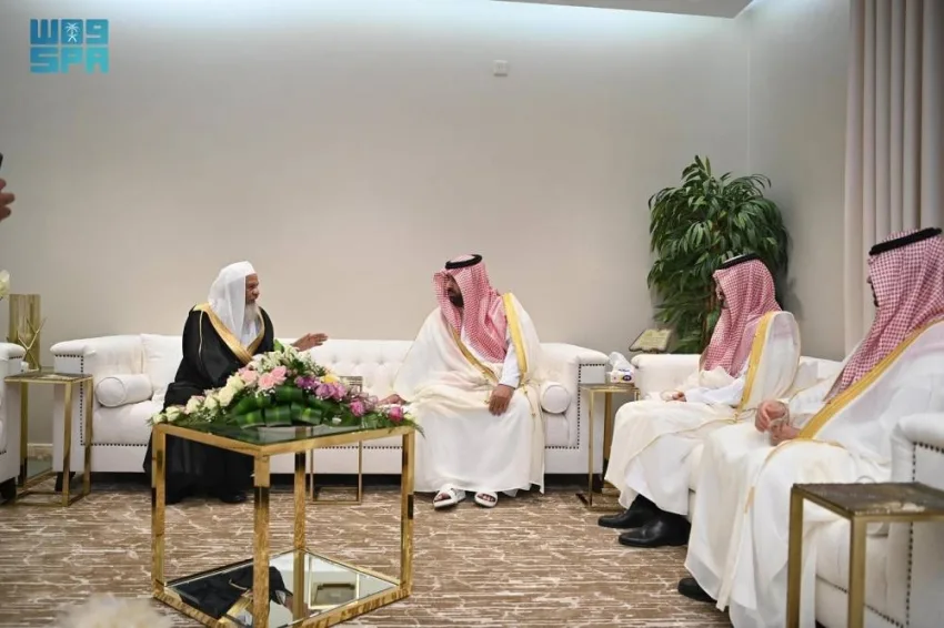 أمير منطقة جازان يهنئ الشيخ العامري بمناسبة العيد أمير منطقة جازان يهنئ الشيخ العامري بمناسبة العيد