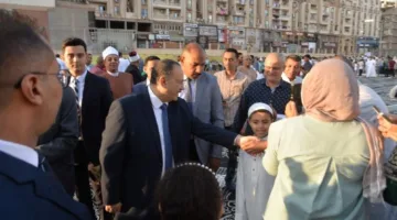 محافظ أسيوط يقيم صلاة عيد الأضحى في ساحة أرض الملاعب ويهنئ المواطنين بالمناسبة